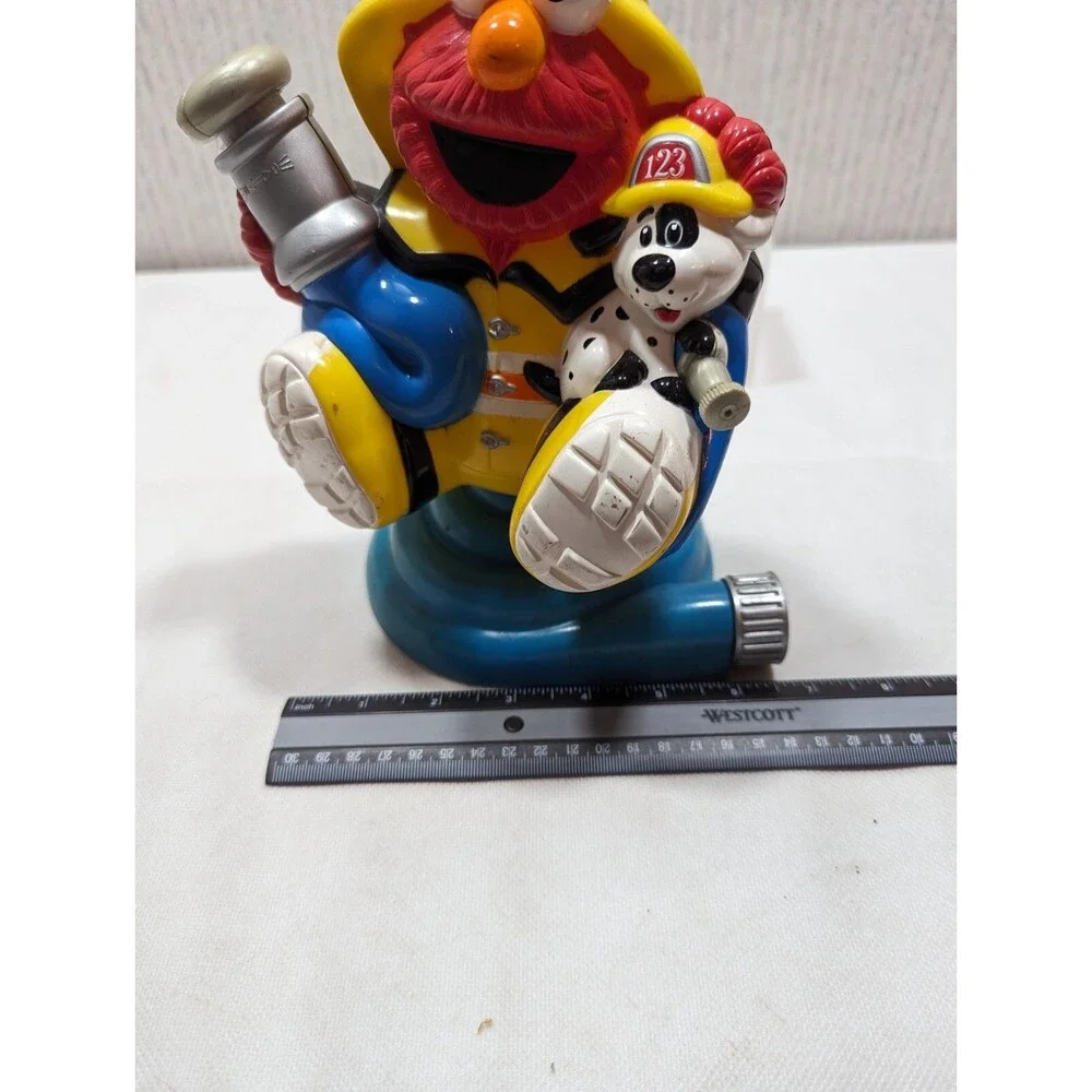 2001 Mattel Sesame Street Elmo Lawn Water Sprinkler Splash Fireman Dog Spinning